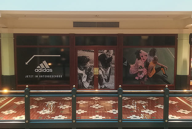 Digitaldruck Schaufenster Outletcenter Adidas