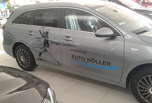 Sponsorfahrzeug Auto Höller Beschriftung